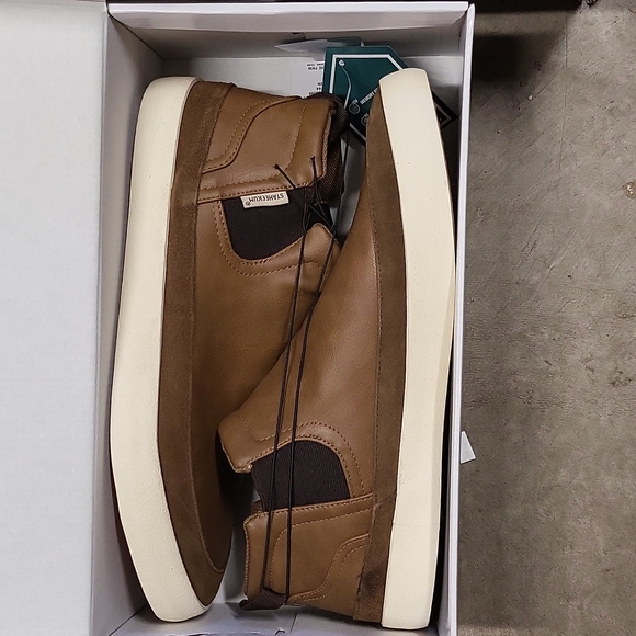 New Staheekum Men's Chelsea Shoe - Picture 6 of 6